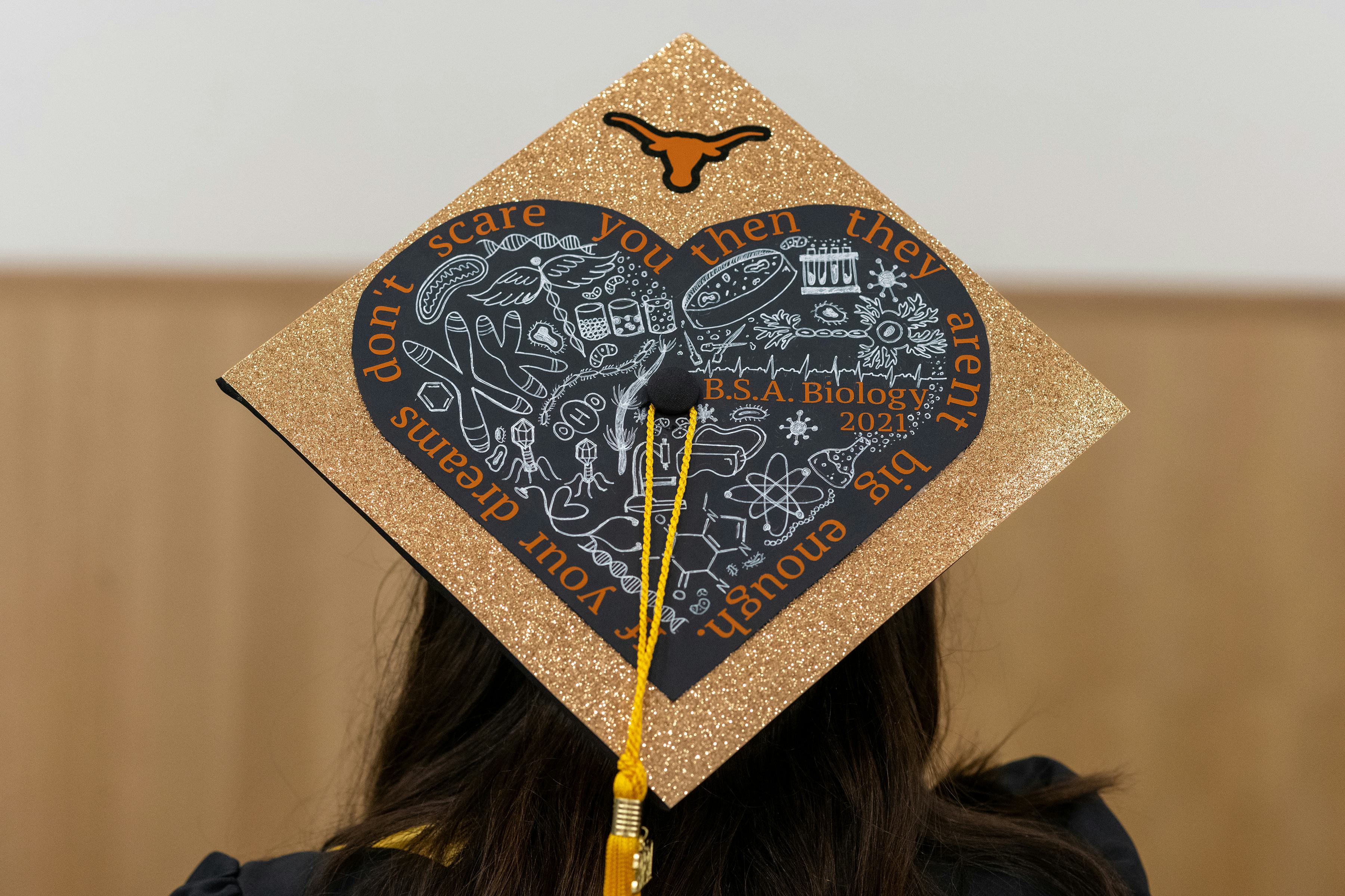 Graduation cap for a 2021 Biology BSA student